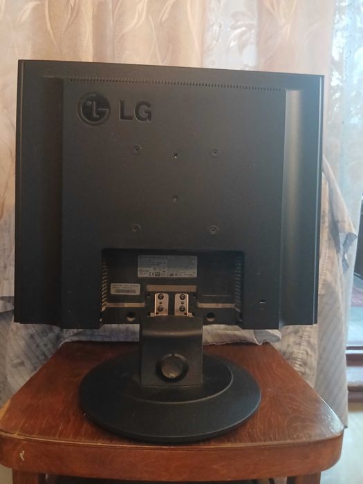 Продам монитор LG FLATRON на запчасти