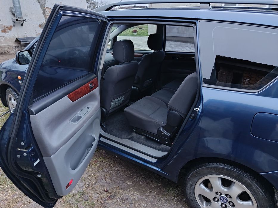 Toyota Avensis Verso 2003 р