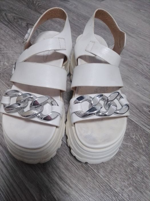 Продам или обменяю,басоножки .