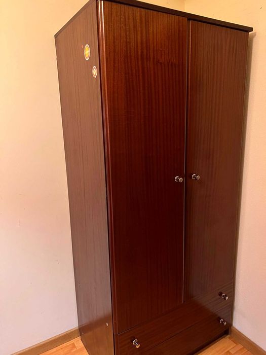 Alugo quarto a estudante