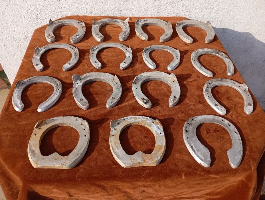 Ferraduras em alumínio bom estado