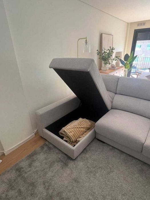 Sofá com chaise longue + arrumação