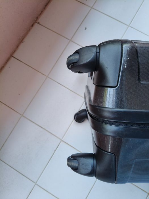 modelo icónico C-Lite Spinner da Samsonite