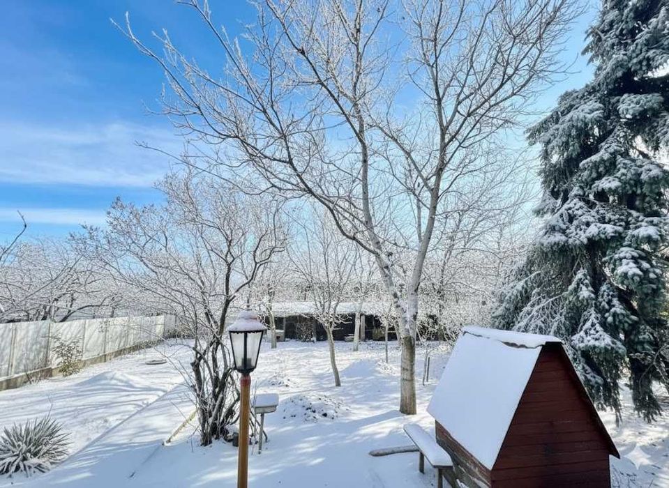 Цегляний дім поруч з озером та дубовим гаєм. Гараж,ГАЗ,підвал,баня