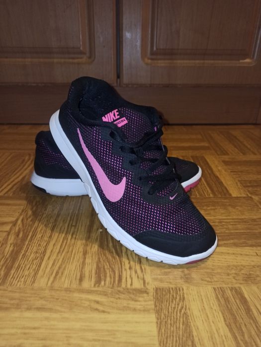 Кросівки жіночі Nike