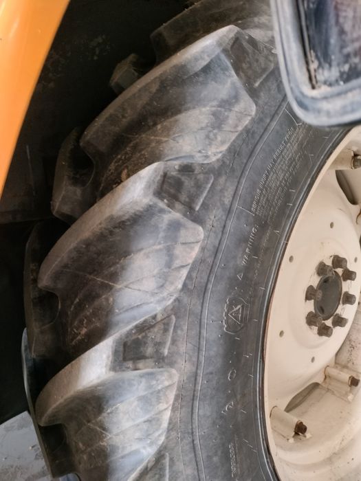 Ciągniki Renault Ares 610RZ z ladowaczem