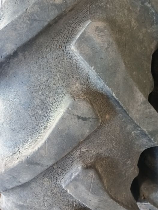 Opony  ...12.4 R 32