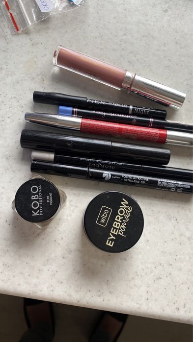 Wszystkie kosmetyki kredki pomadki 20 zl