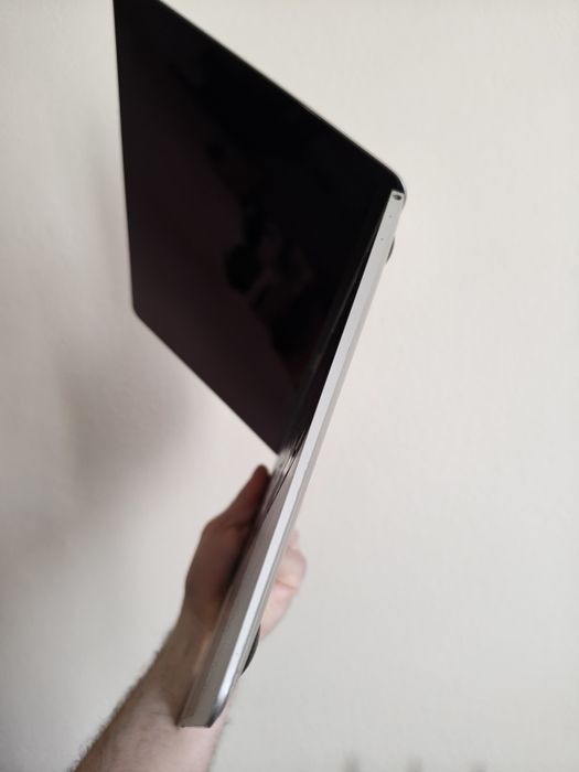 MacBook Air A1534.