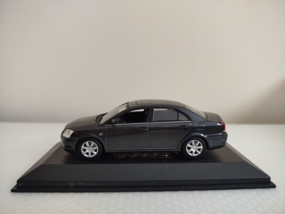 Miniatura Toyota Avensis 1/43 Nova
