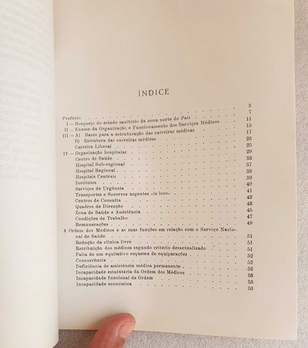Antigo Livro ~ "Estudo sobre a Carreira Médica - Relatório Ordem dos Médicos" ~ Porto 1960 ~ RARO