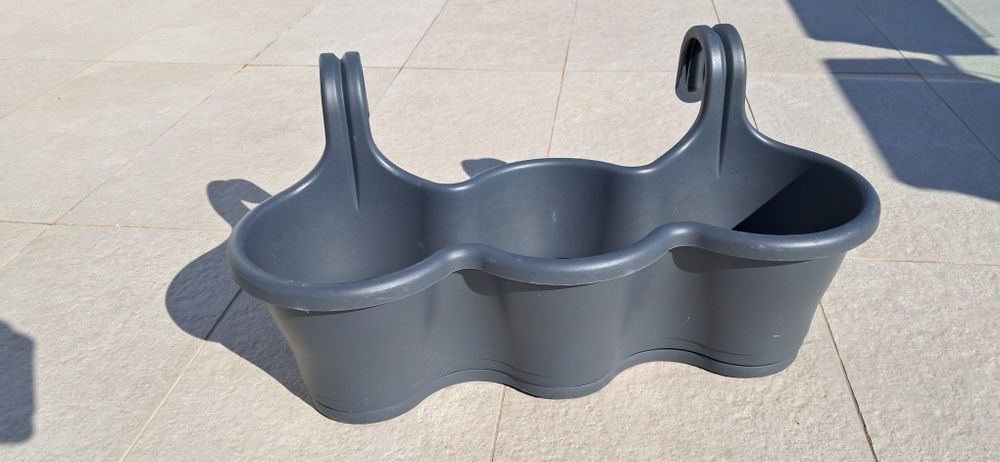 Caixas de flores. Diferentes tipos . Para pendurar ou pôr no chão.