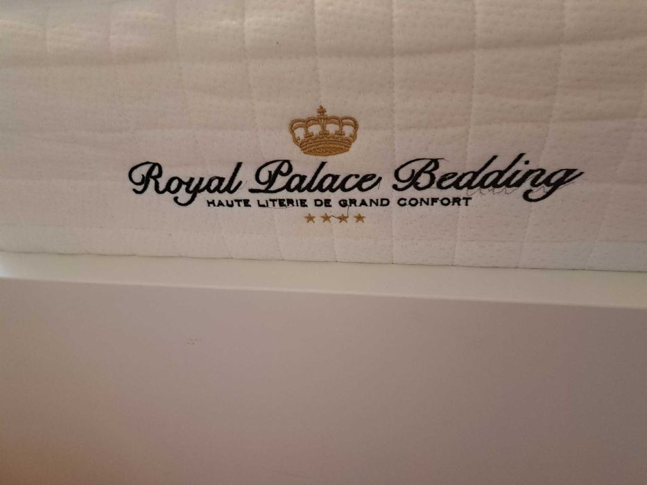 Conjunto de Quarto IKEA Malm (Cama; Estrado; Mesas de cabeceira) + Colchões Premium Royal Palace Bedding