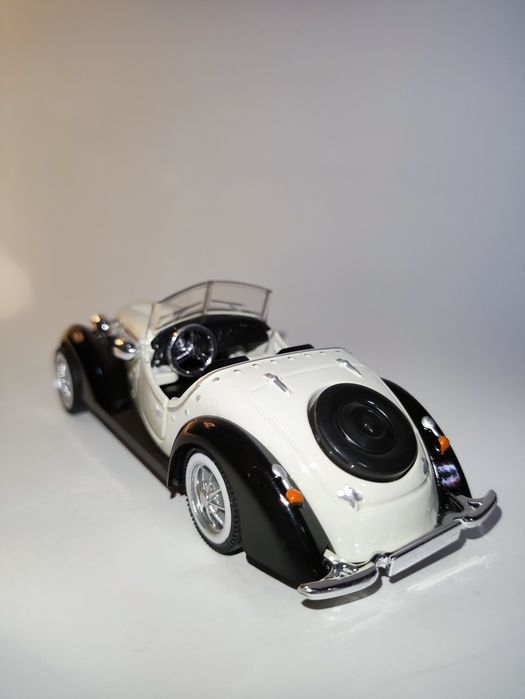 Audi Wanderer W25K Roadster — Modelo 1:32 Branco/Preto