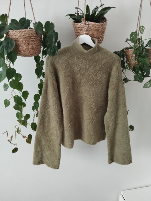 Puszysty golf, oversize, obniżona linia ramion, rozszerzane rękawy, pi