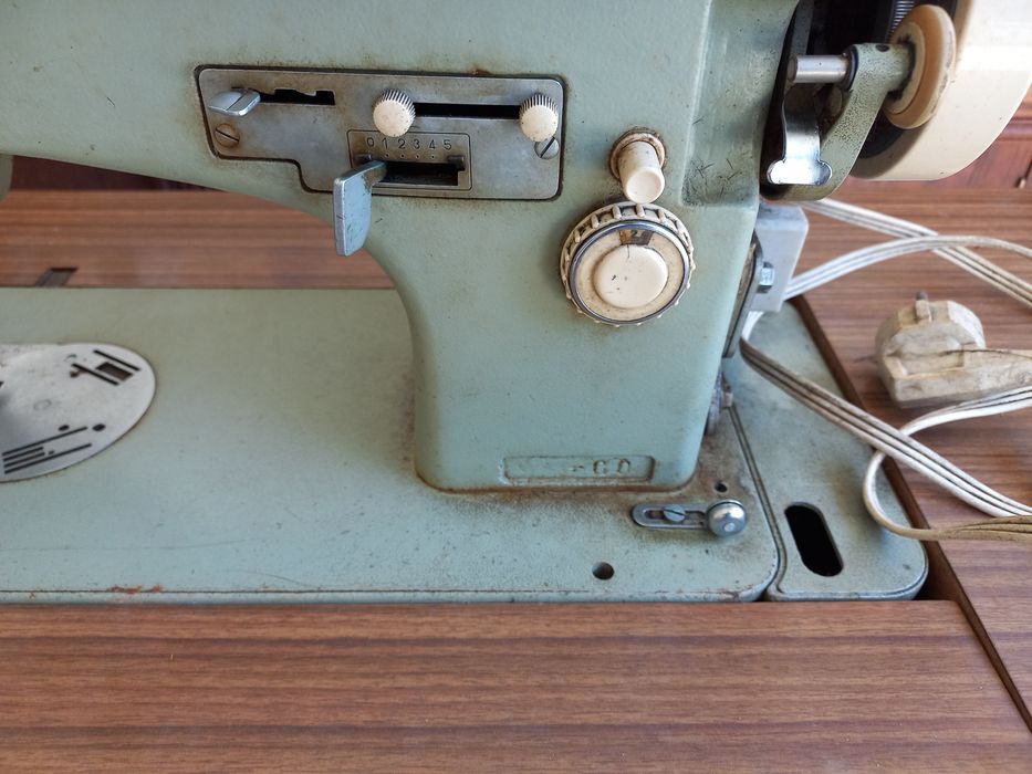 Máquina de costura antiga Oliva