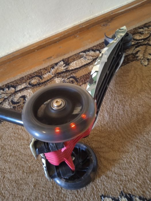 Продам самокат стан нового.