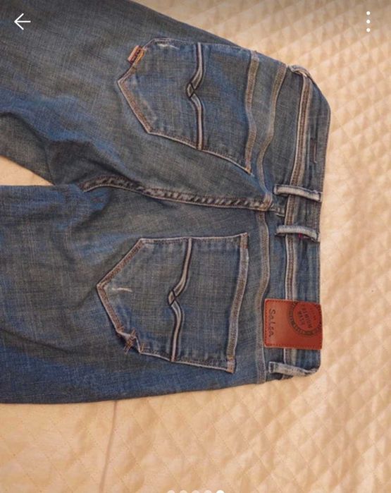 Calcas salsa em bom estado de senhora