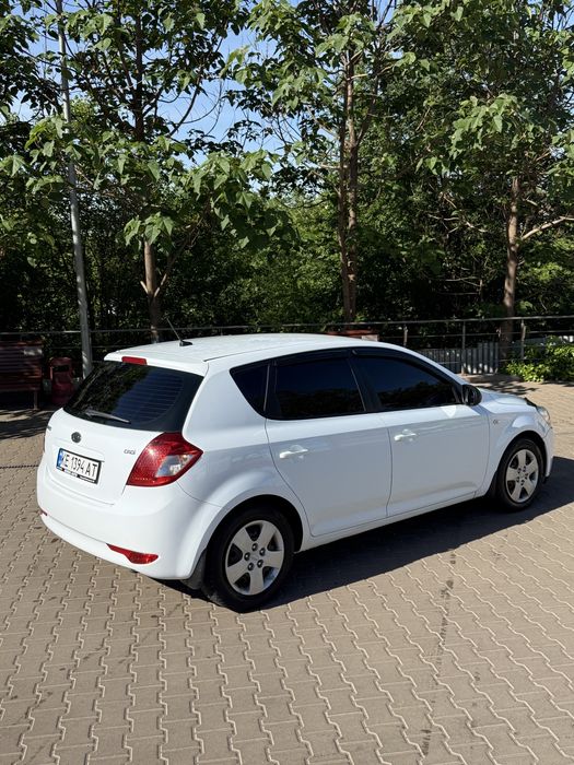 Киа Сид  2012 год.