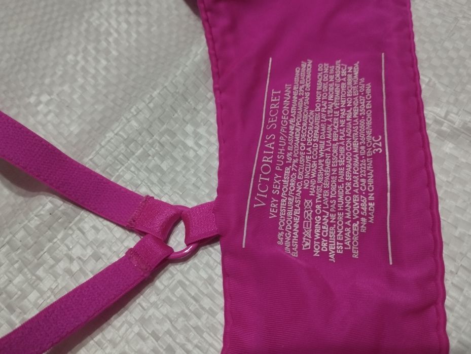 Продам бюстгалтеры VICTORIA SECRET