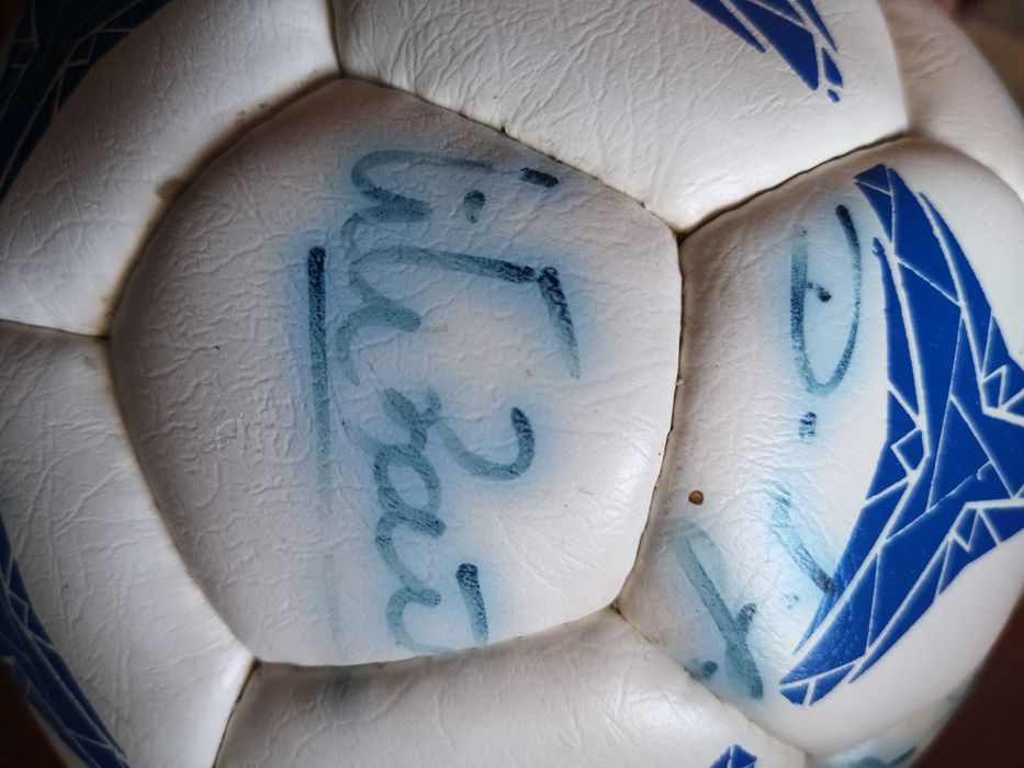 Bola FC Porto - autografada - Sir Bobby Robson + equipa