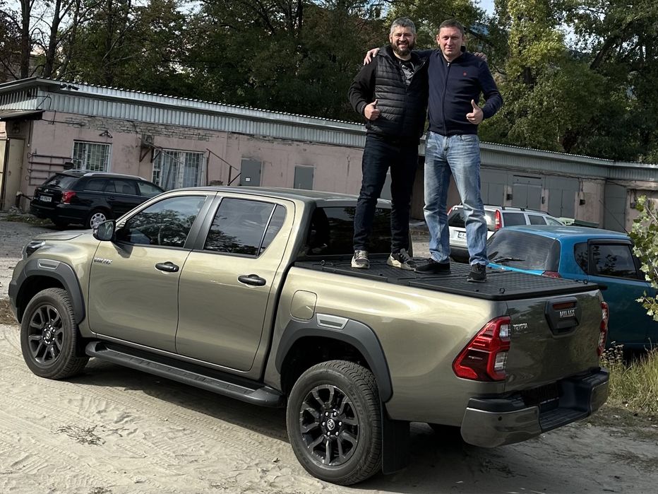 Крышка кузова пикапа Toyota Hilux. Силова кришка кузова пікапа Хайлюкс