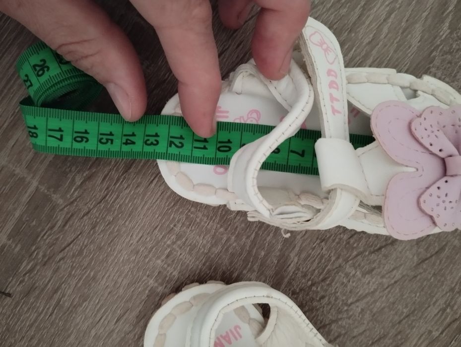 Взуття дитяче дівчинка босоніжки, туфлі, тапочки.