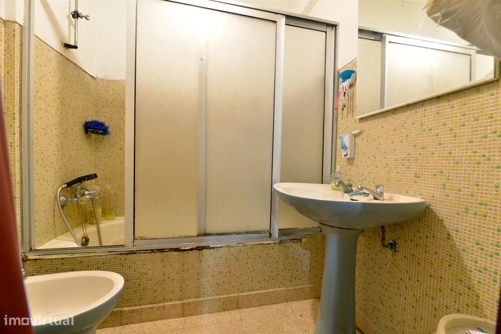 Apartamento T2 para remodelar em Porto Salvo, Oeiras