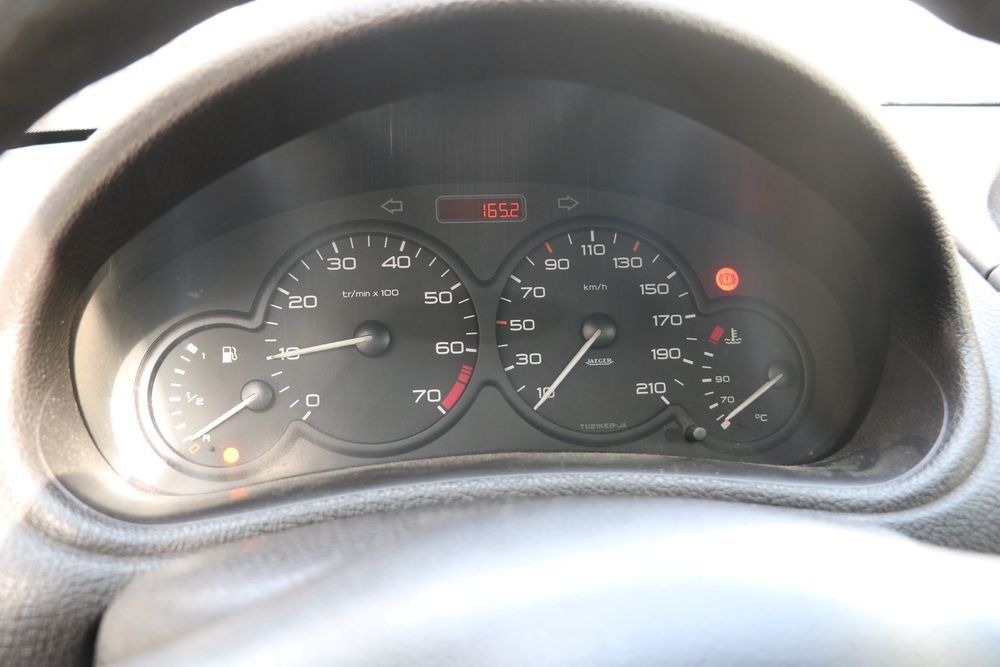 Peugeot 206 , 1100 a gasolina