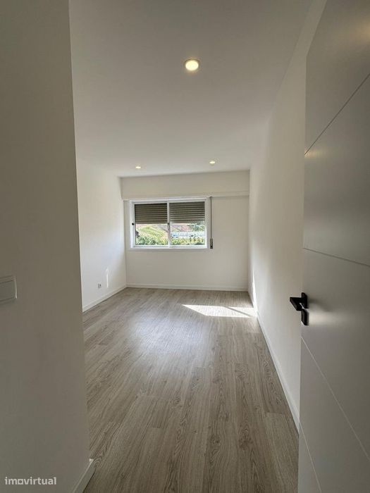 Fantástico Apartamento T2 Totalmente Remodelado com Parqueamento