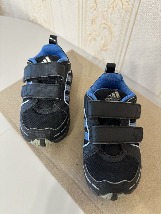 Кросівки adidas  fit 13,5 та 12,5