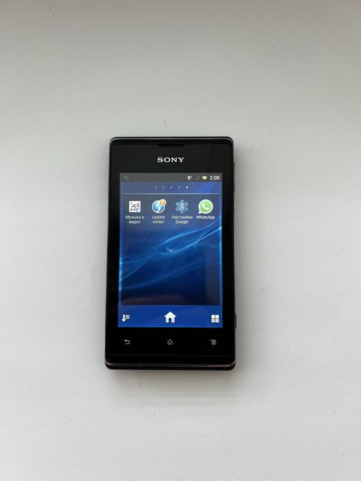 Sony Xperia E C1505 Black отличный телефон с хорошим приемом сигнала GSM что бы оставаться всегда на связи!