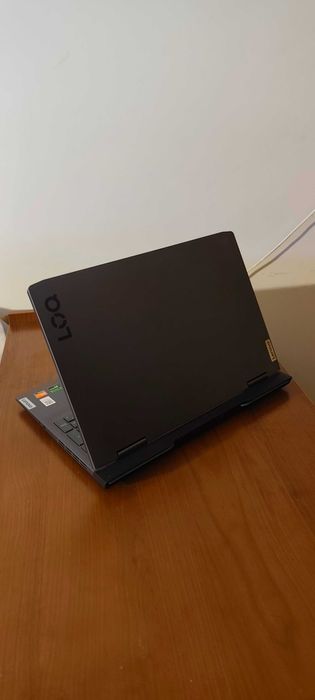 Lenovo LOQ 15APH8 – Ryzen 7 7840HS • RTX 4060 • Excelente Estado