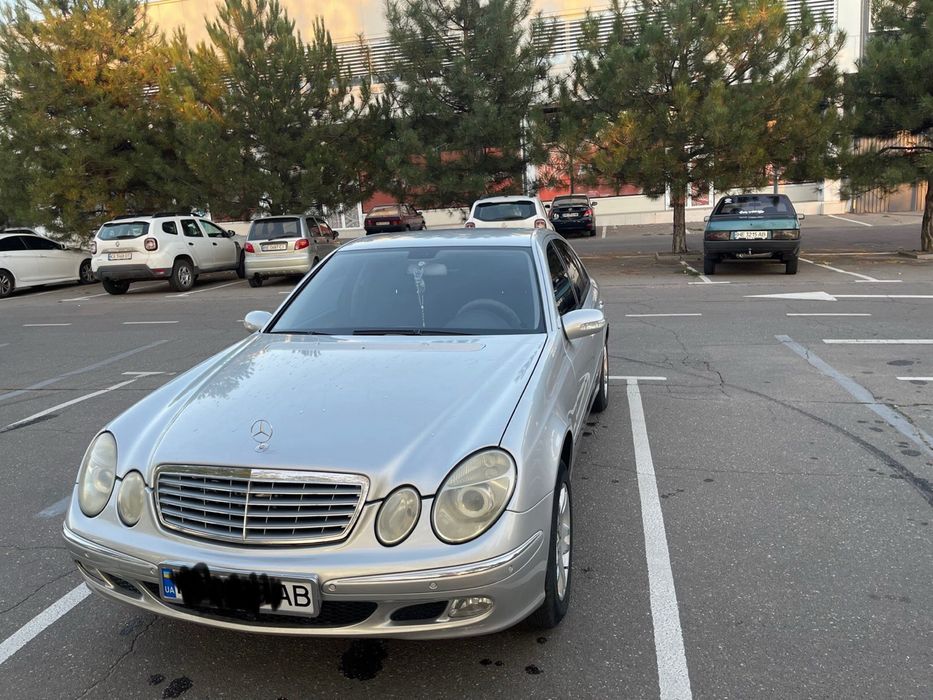 Продаю mersedes E320