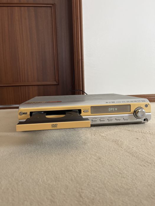 LG Home Cinema DVD/CD Receiver LH-D6245 Usado