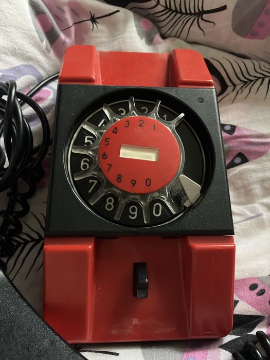 Czerwony telefon analogowy tatczą lata 90 Telkom Bratek a271 Heweliusz