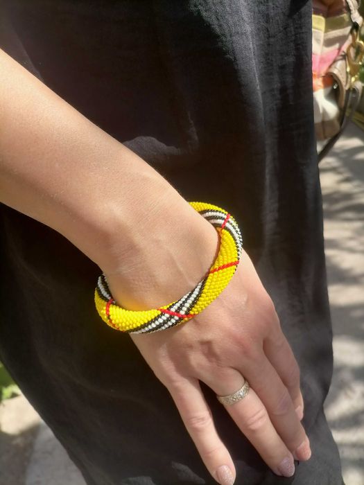 Жгут - браслет из бисера. Ручная работа