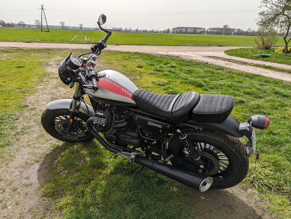 Moto guzzi v9 bobber