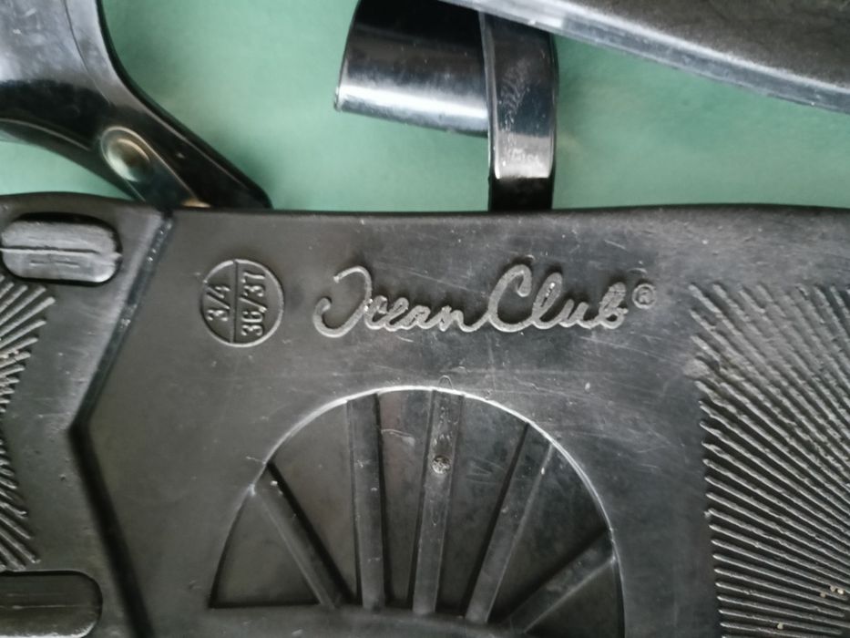 Gumowe sandały, japonki rozmiar 37, długość wkładki 24 cm.