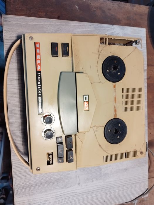 Magnetofon szpulowy Tesla B42