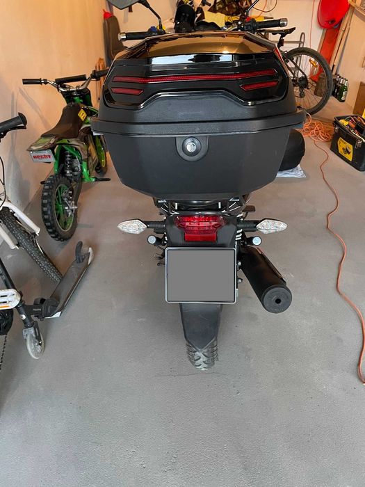 NOWY Kufer centralny motocyklowy skuter motorower błyszczący