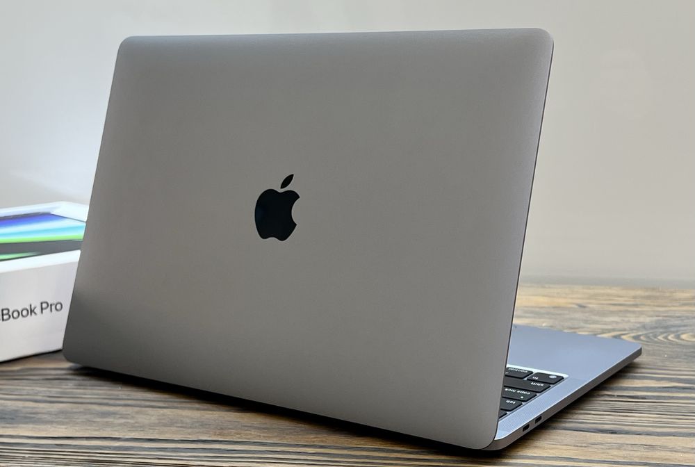 MacBook Pro 13” 2022 M2 8/256 Gb Space Gray (MNEH3) Магазин Гарантія