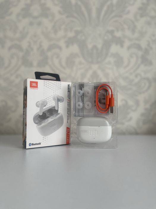 Продам наушники JBL wave 200