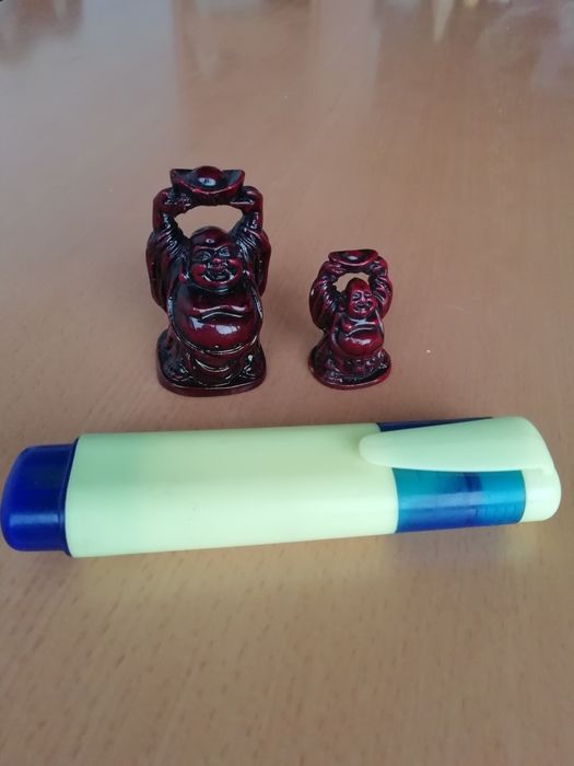 Conjunto de Budas em loiça.