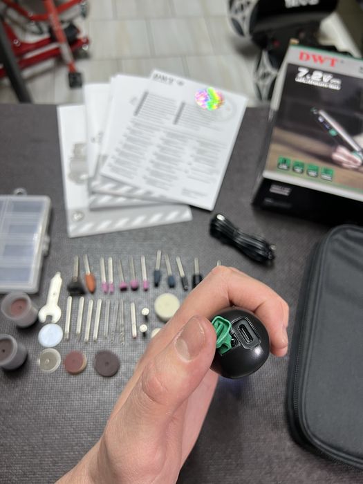 Мощный Гравер аккумуляторный DWT AGSP-07 TB + набор