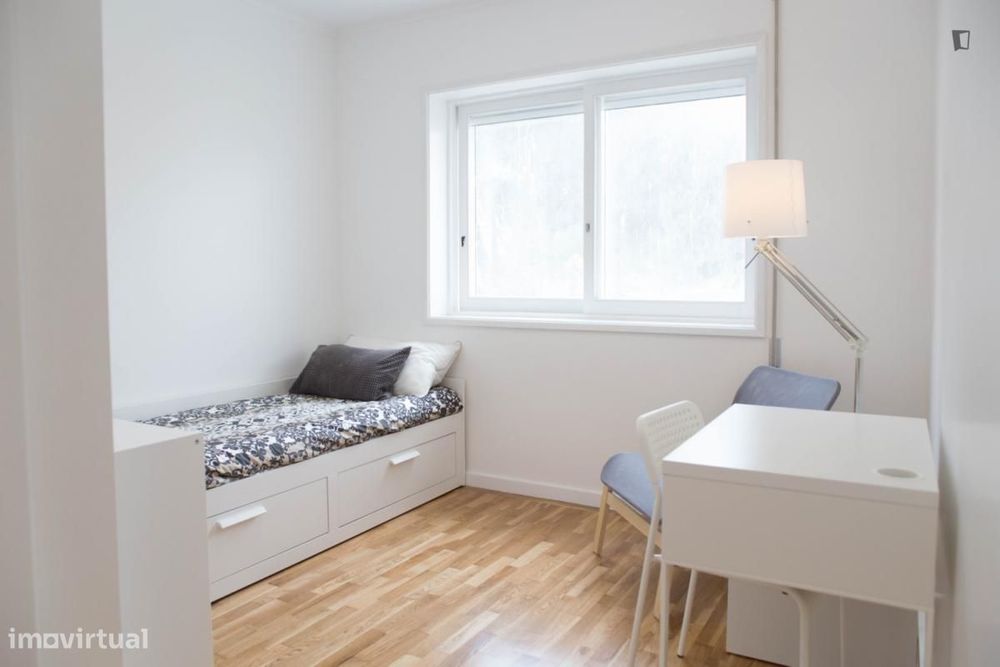 Quarto - localizado em Rio Tinto Porto
