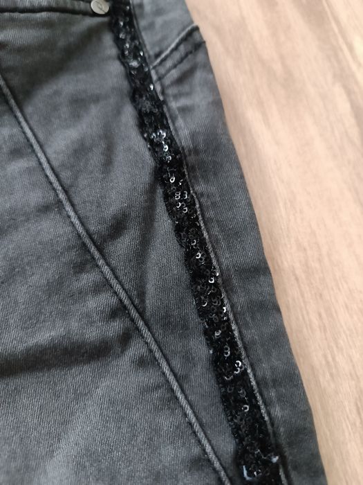 Ciemnoszare spodnie jeansowe rurki z lampasami z cekinów 42 XL