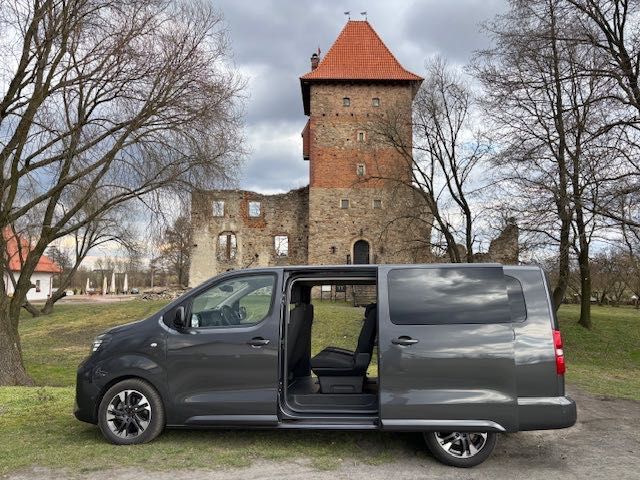 Wynajem NOWEGO  komfortowego 9 osobowego busa VIVARO / ZAFIRA / TRAFIC