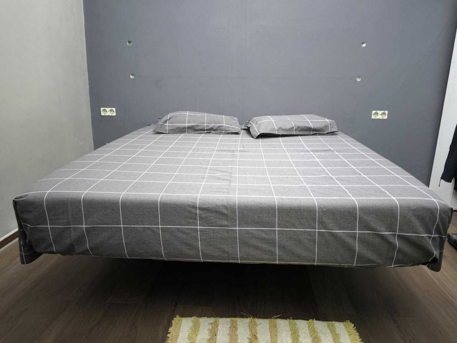 Estrutura de cama suspensa em ferro — fabrico à medida