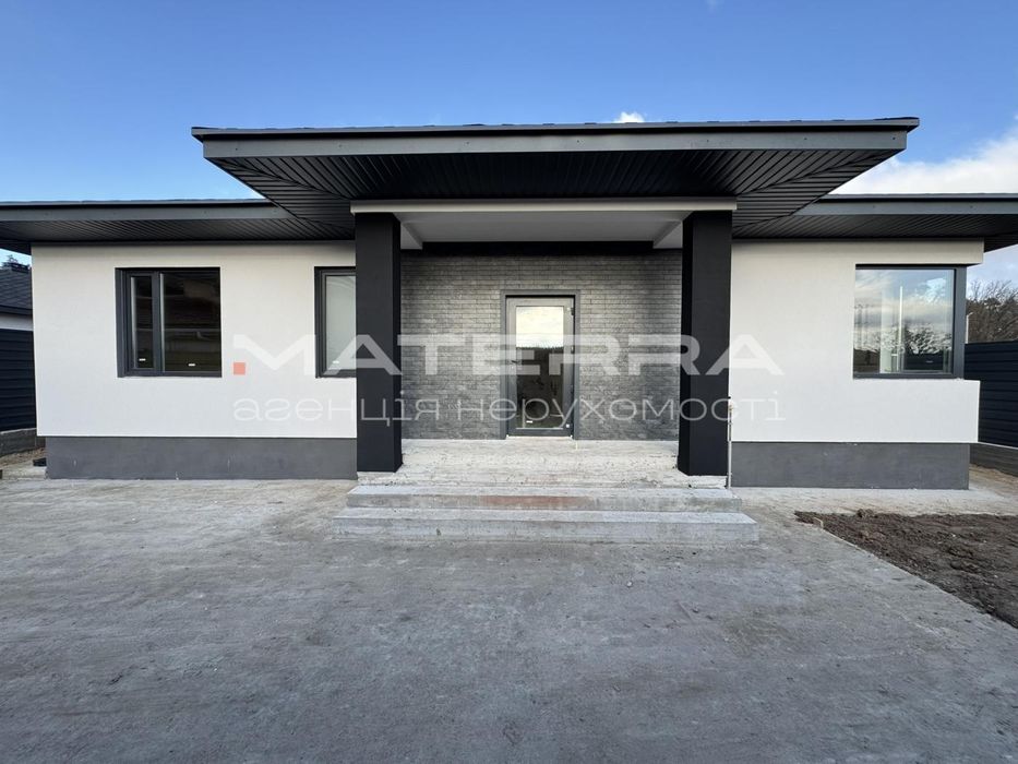 Круглик - Віта-Поштова Продаж  будинку з краєвидом на ліс